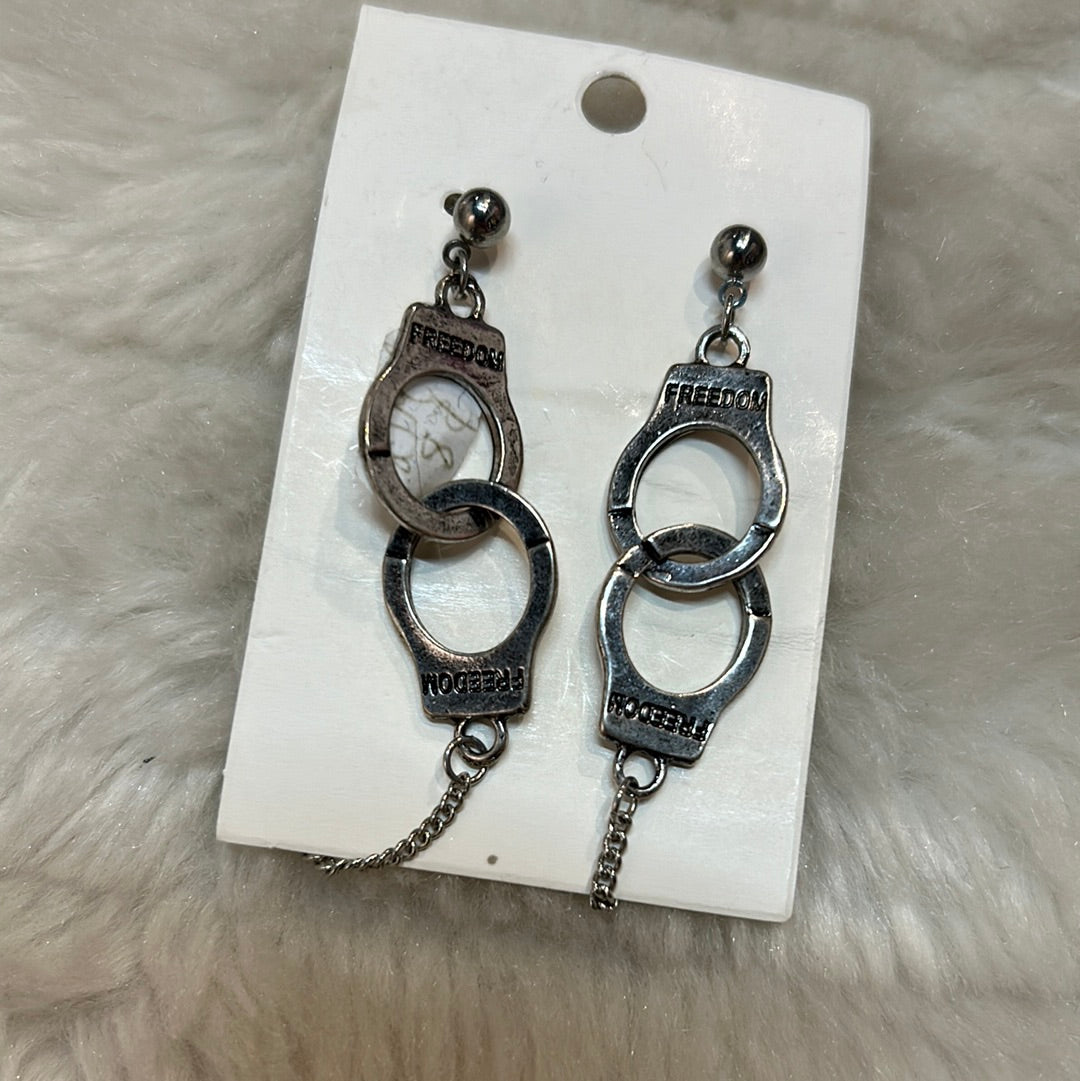 385 Aretes plateados robot y esposas