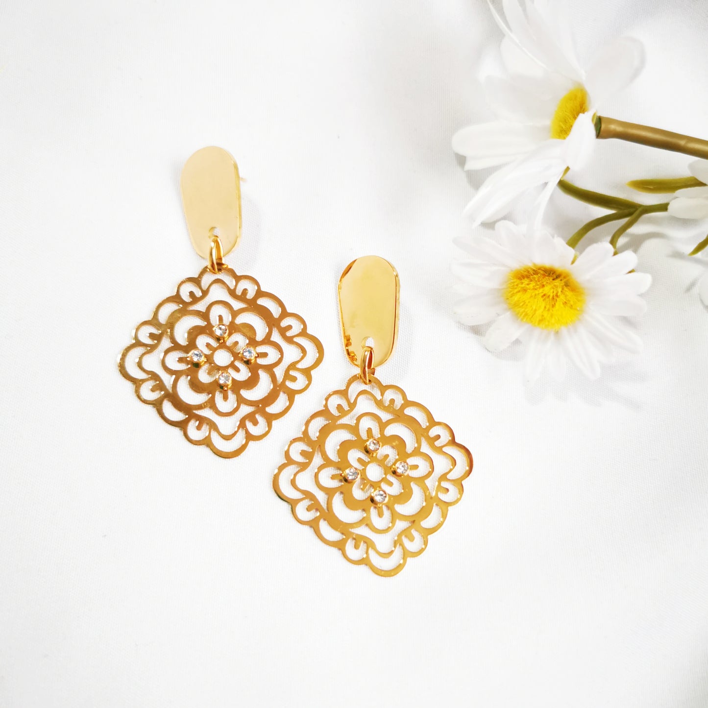 41 Aretes cuadrados arabescos acero