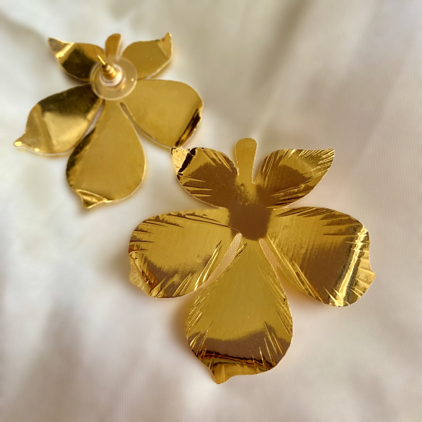 478 Aretes flor de orfebrería