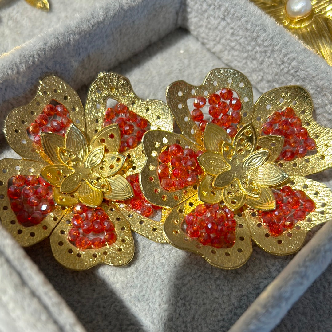 Aretes orfebrería flor con mostacilla