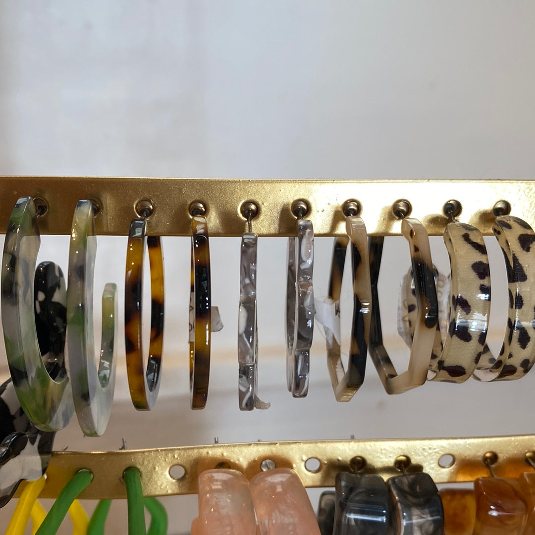 379 Argollas acrilicas carey medianas delgadas