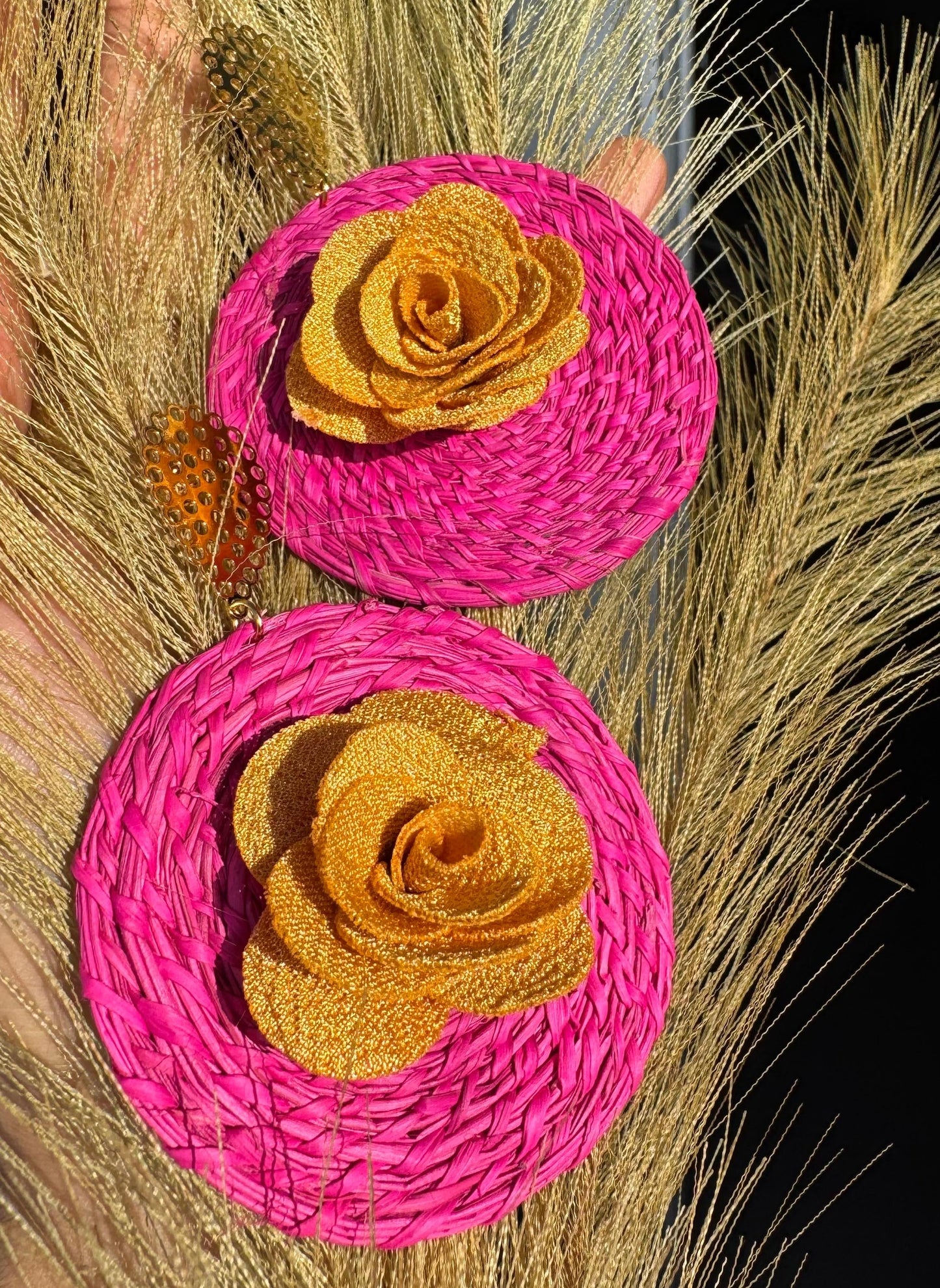 Aretes de Palma de Iraca Rojo y Flor Roja – Hechos a Mano