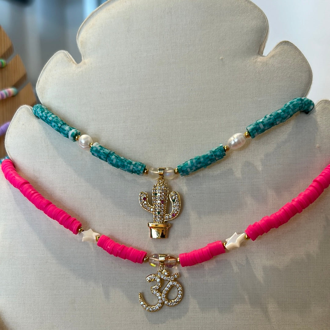 519 Collar fimu con perlas y dije con circones