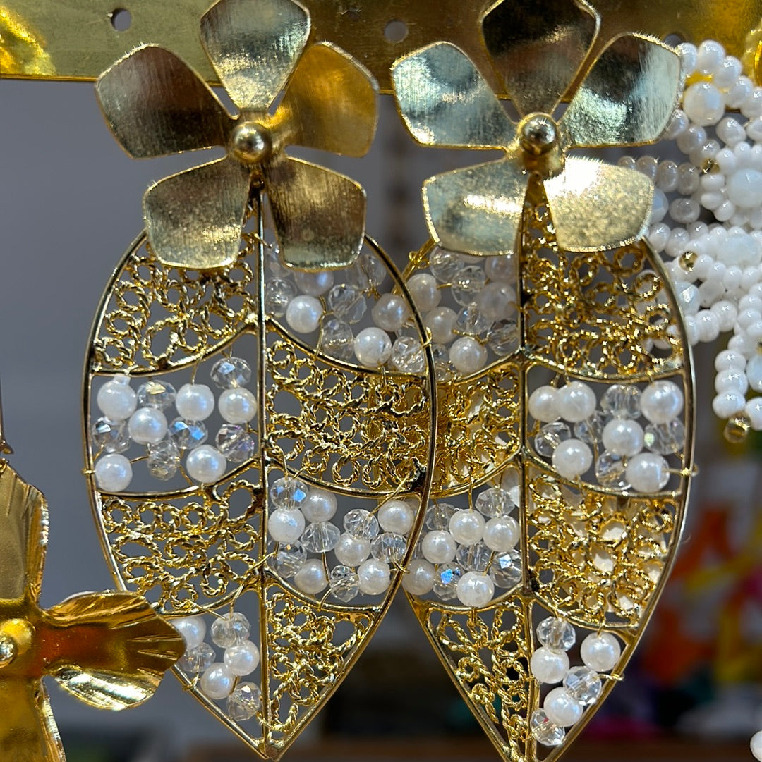 220 Aretes Tejidos flor+hoja y mostacilla orfebreria