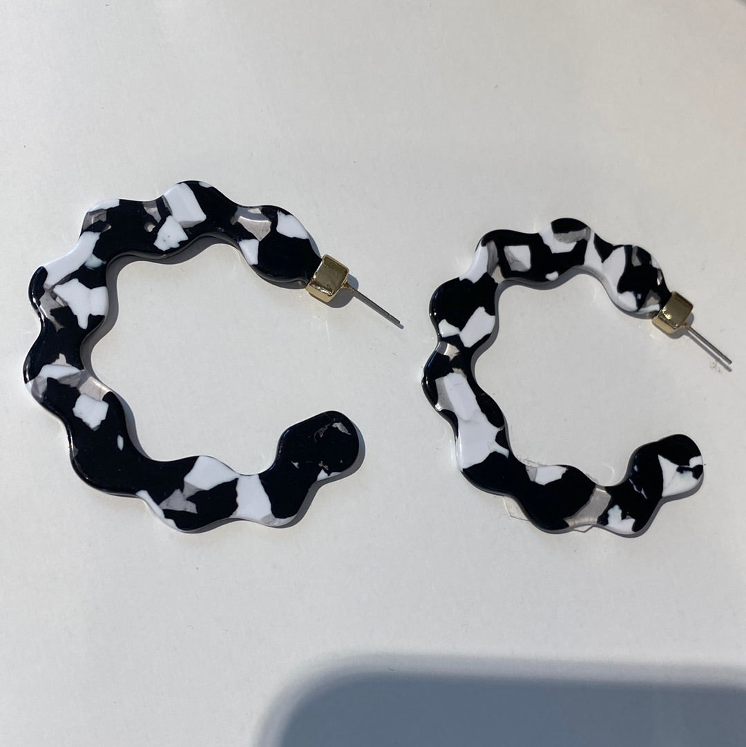 380 Argollas acrilicas carey medianas anchas