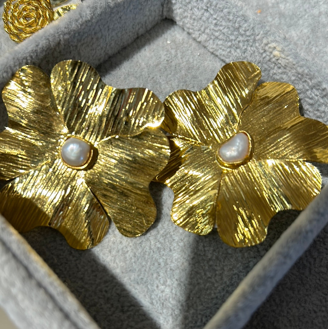 465 Aretes orfebrería flor con perla