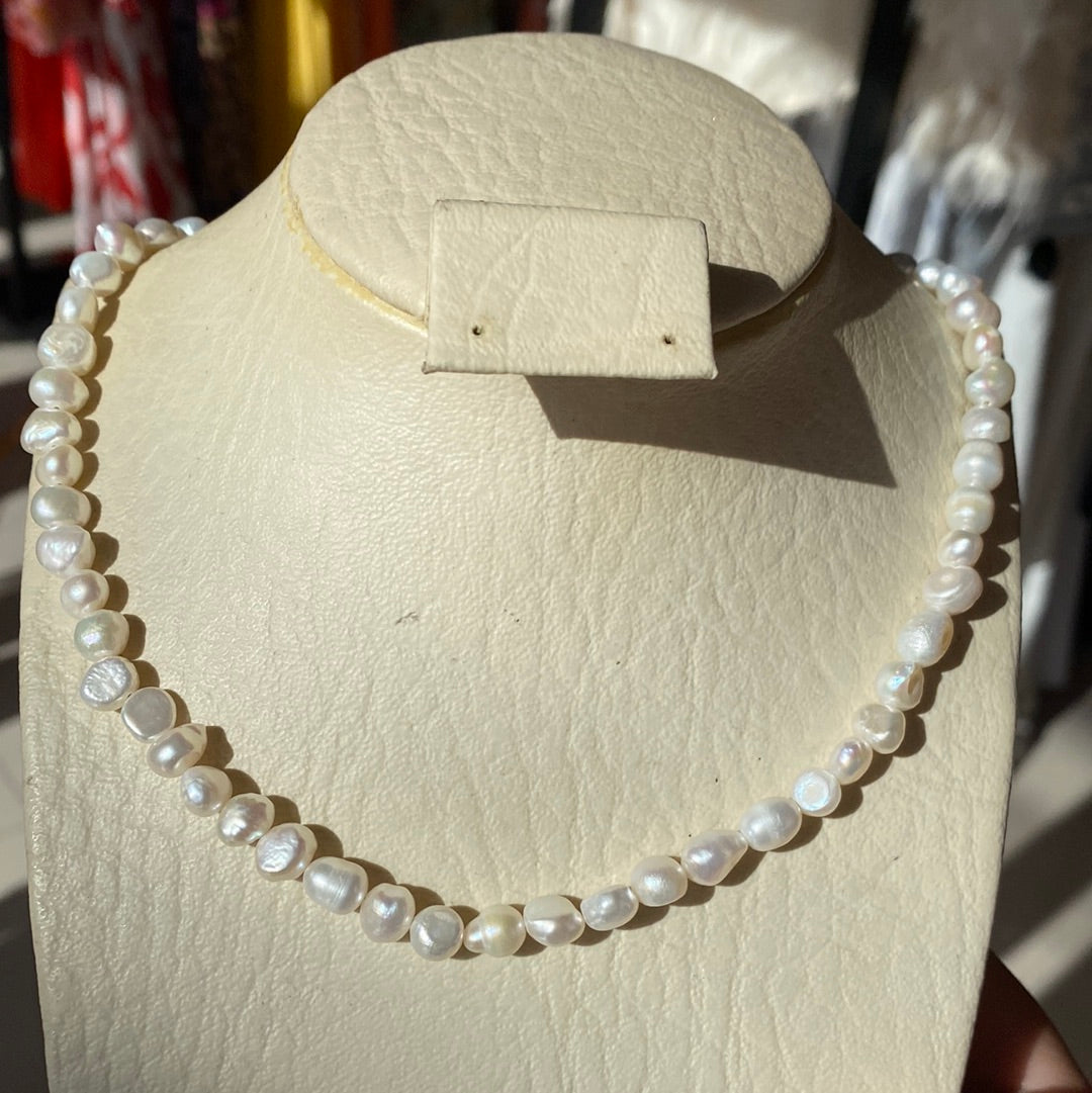 513 Collar de perlas claras medianas