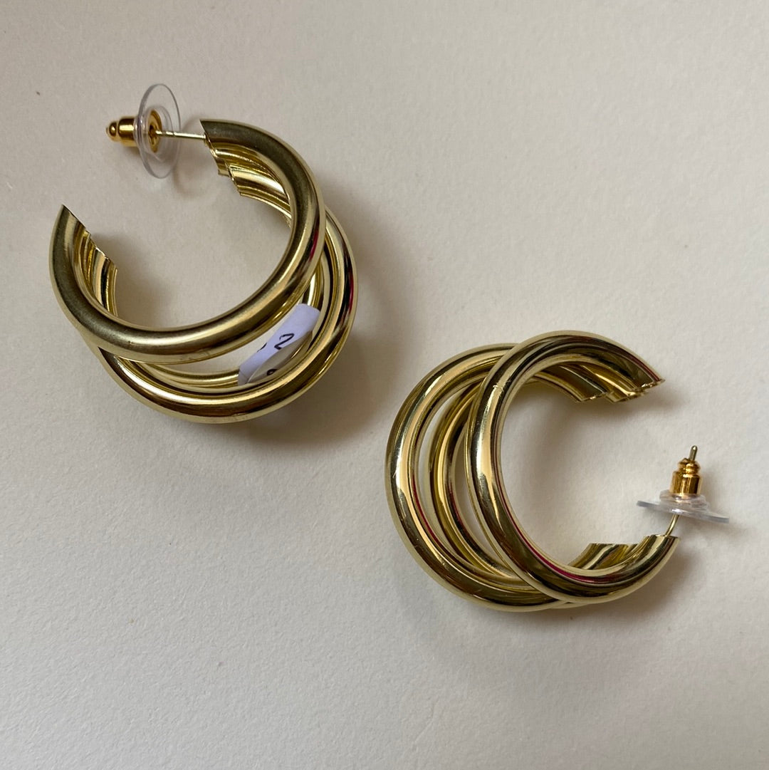 581 Aretes dorados triple grandes