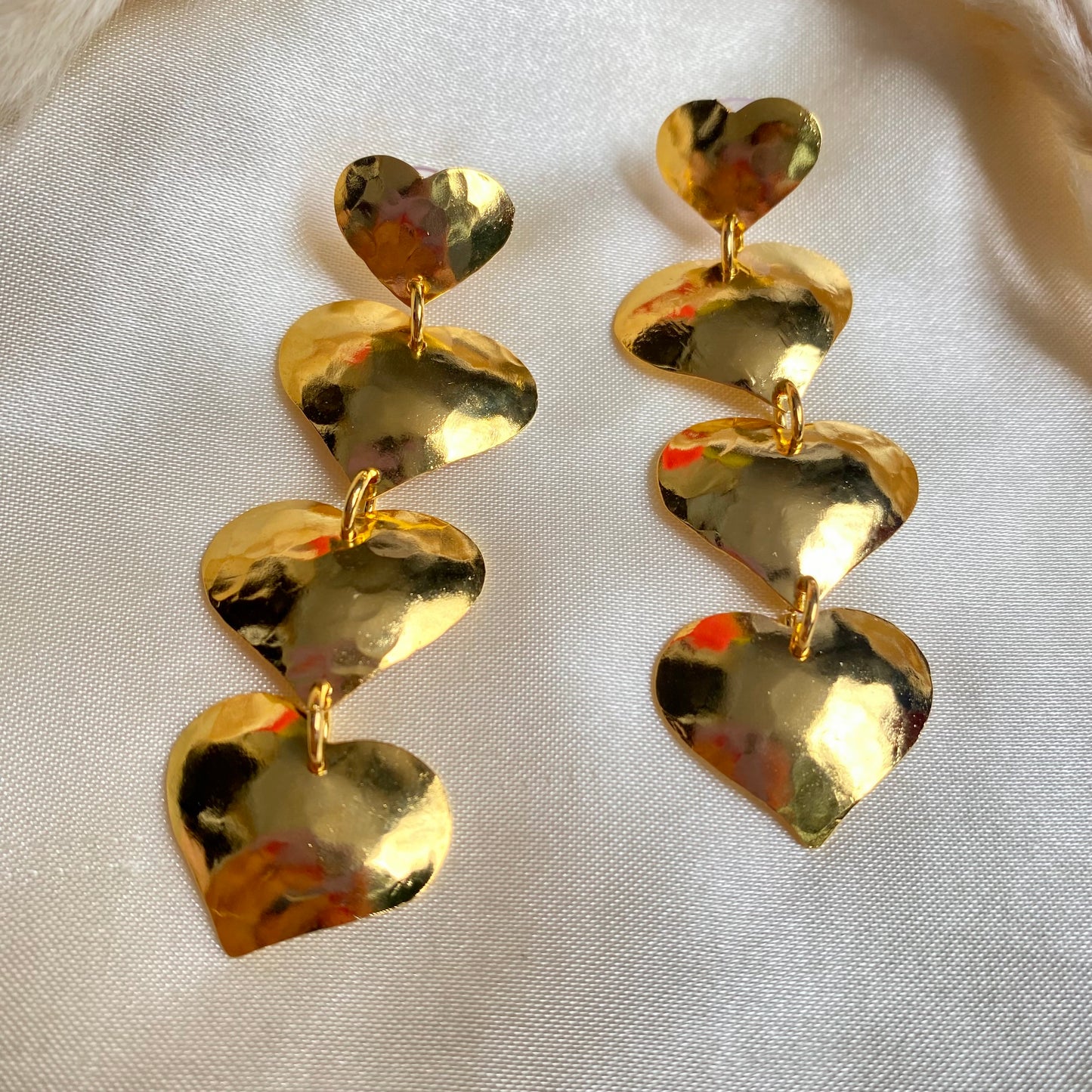 649 Aretes Corazones Triples Orfebrería