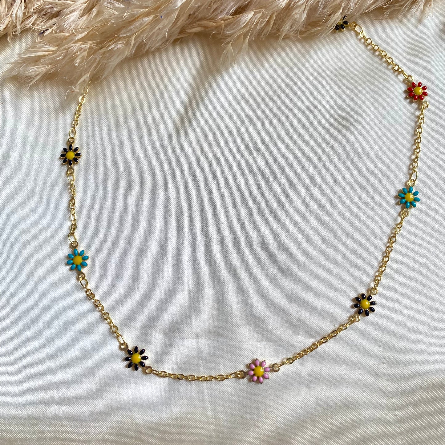 Choker/Cadenita dorada con margaritas coloridas