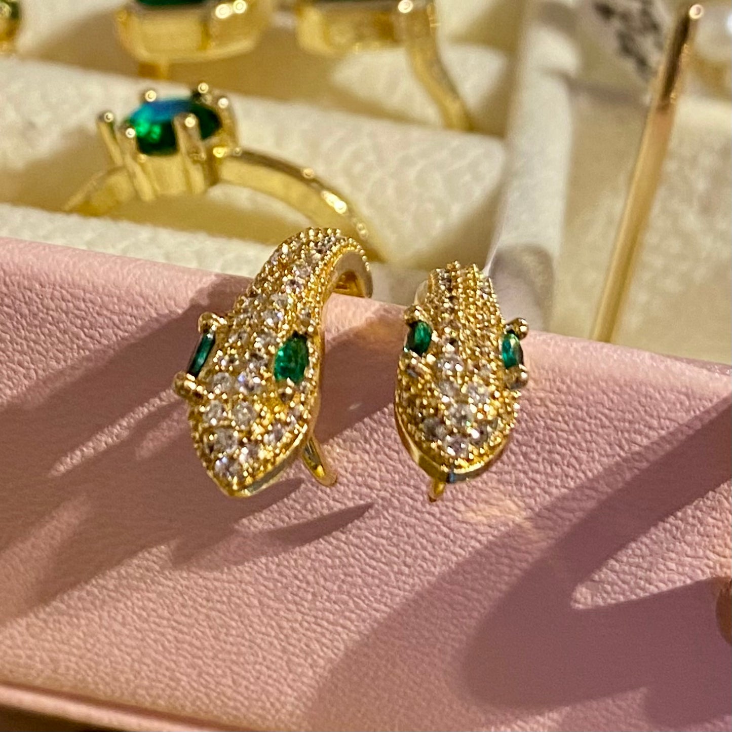 360 Hops rodio serpiente pequeña con circones y ojos verdes