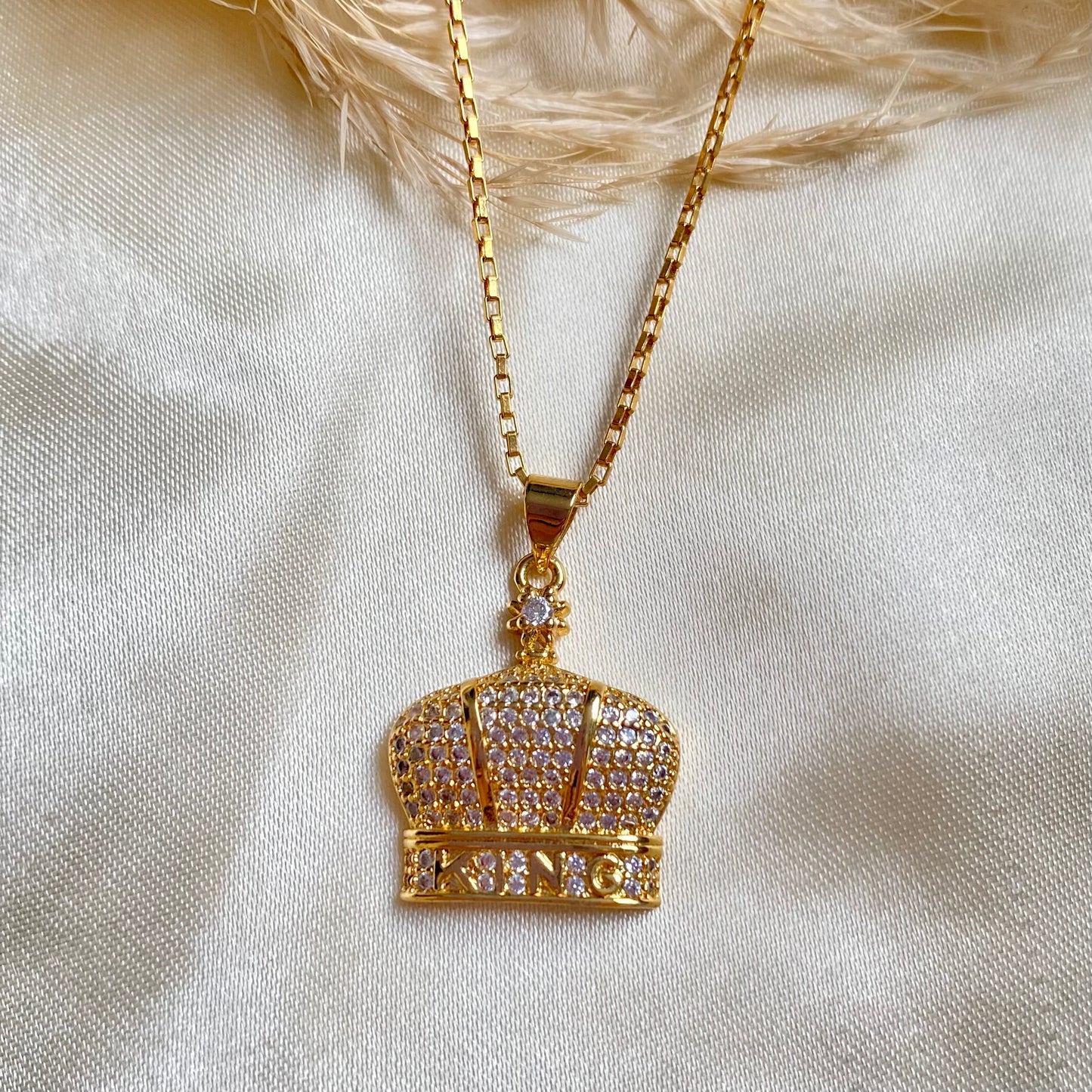 Cadenita Coronada de rodio y circones gold