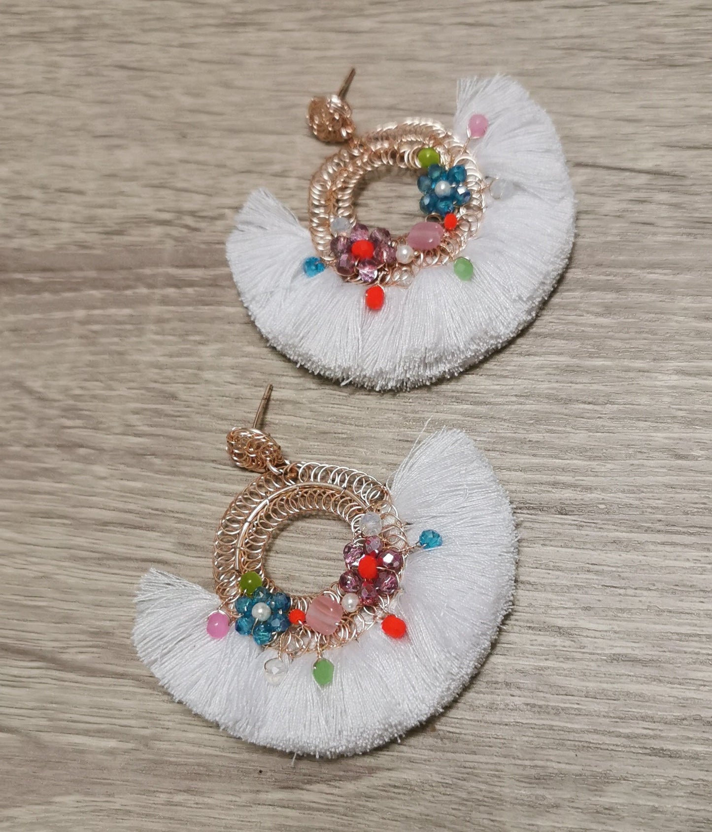 50 Aretes sandy hilos blancos