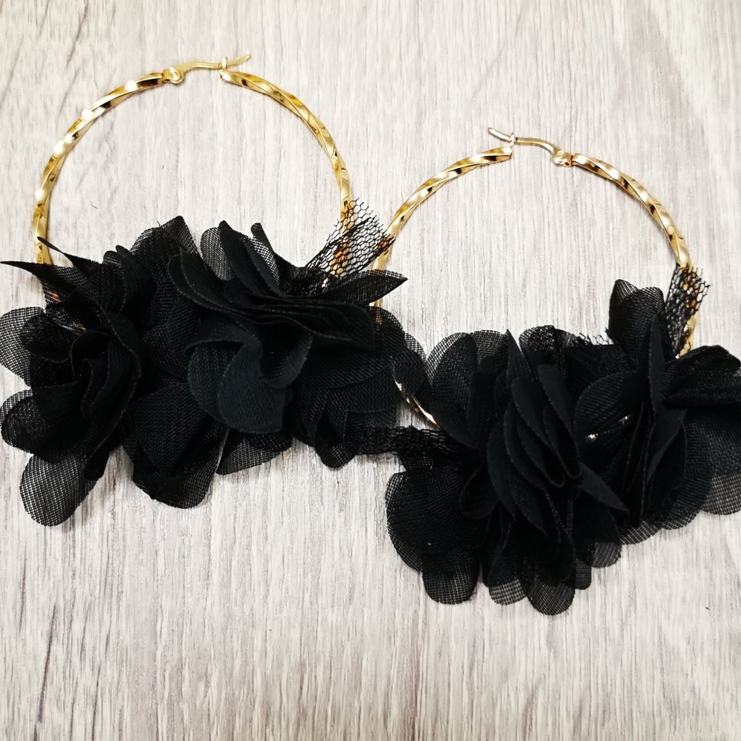 01 Argollas acero con flor de tela