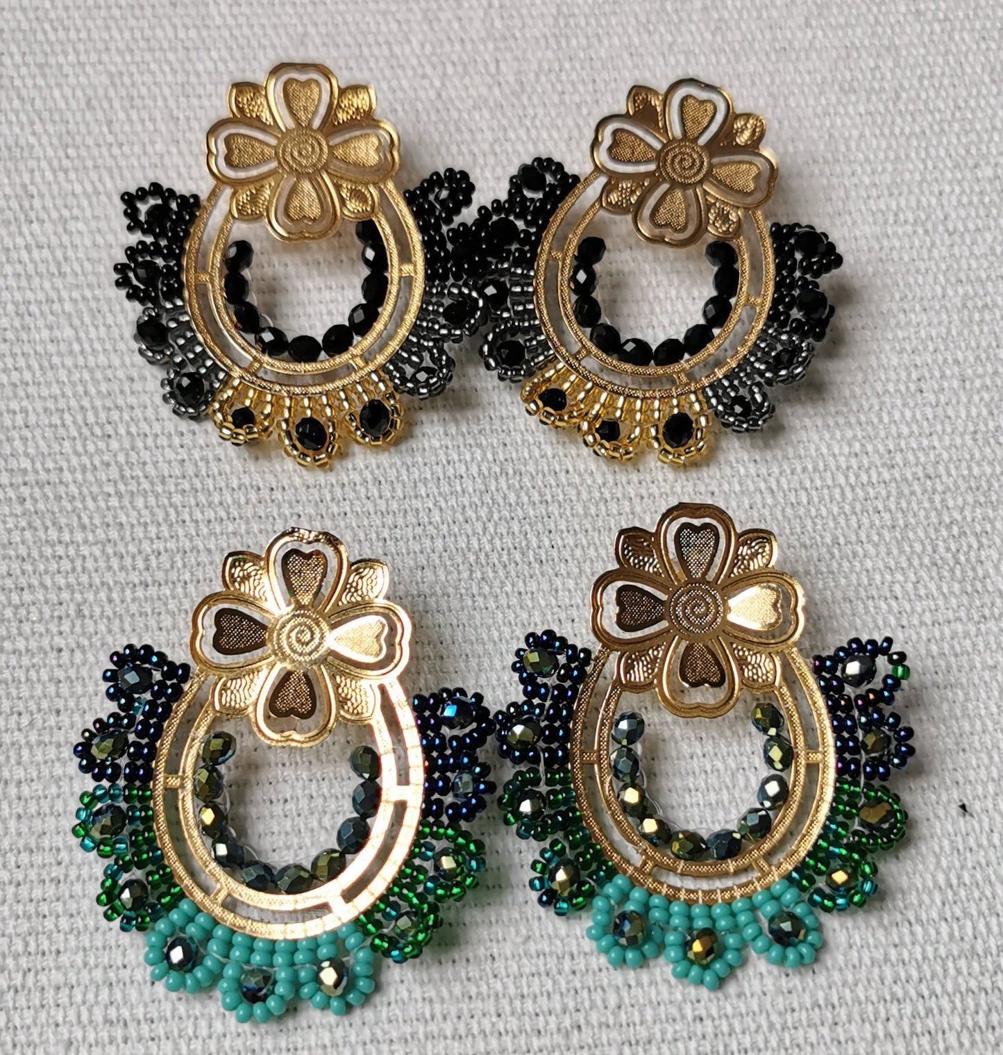 60 Arete flor egipcios mostacilla negros