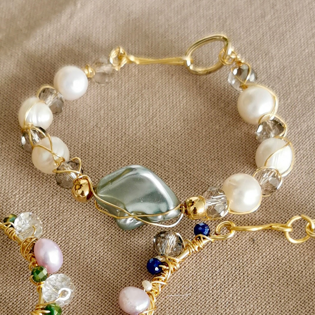 Pulsera perlas y piedras alambrismo