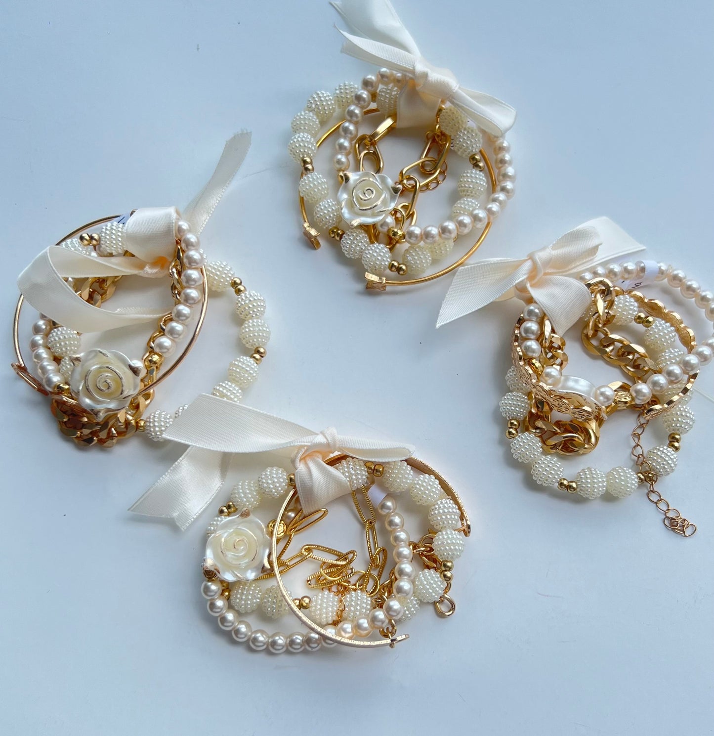 544 Set de pulseras piedras + dijes