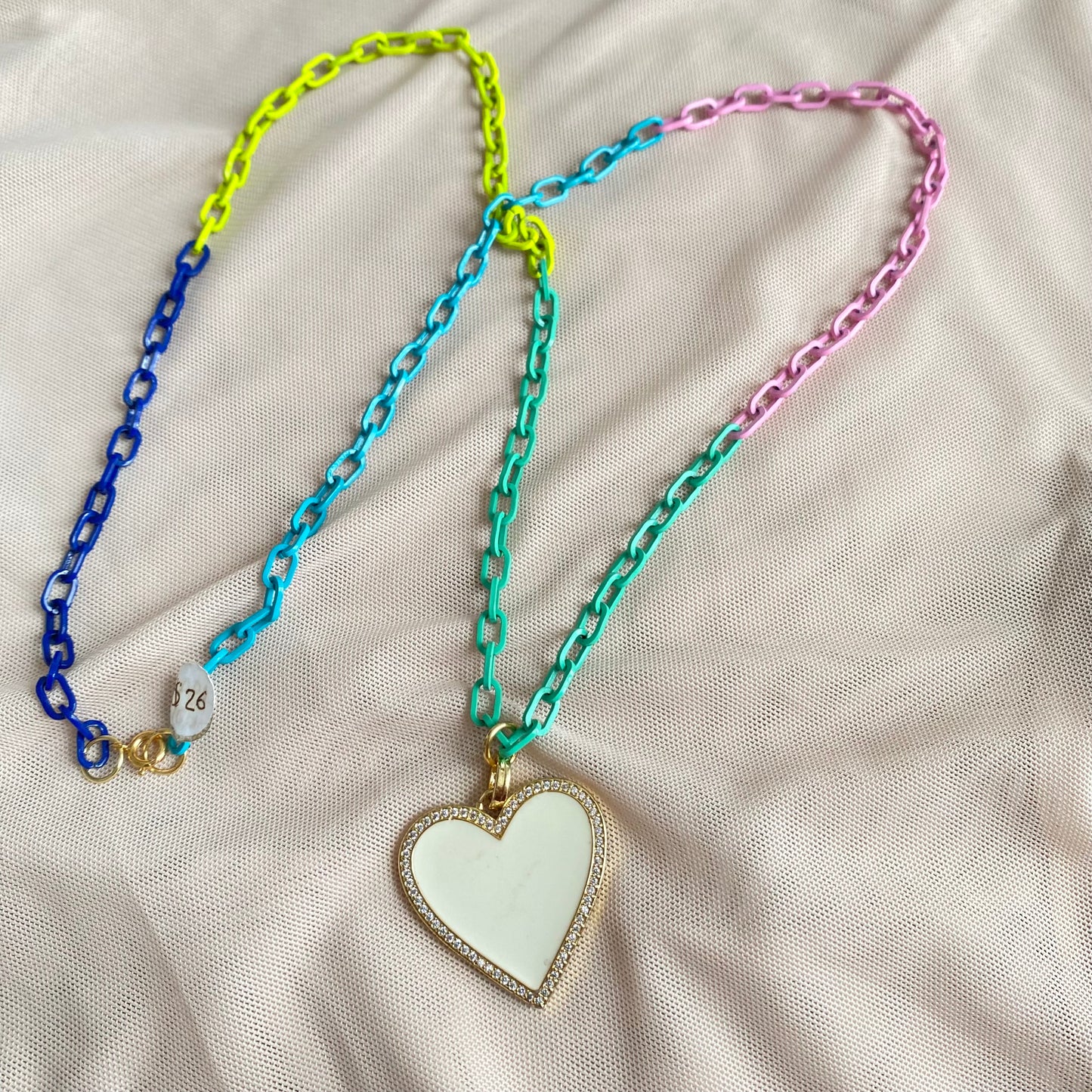 401 Collar largo multicolor con dije rodio