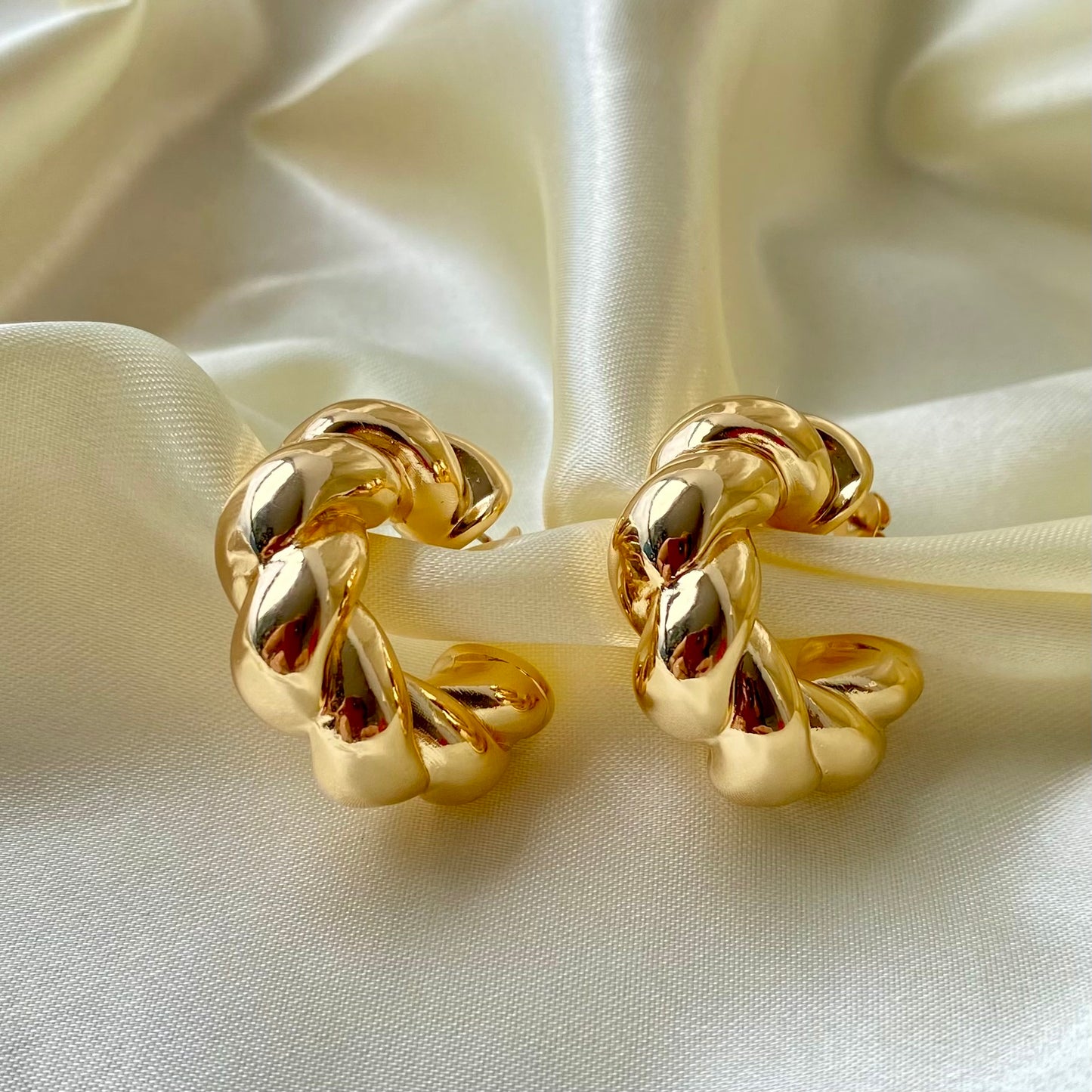 565 aretes chunky trenzados