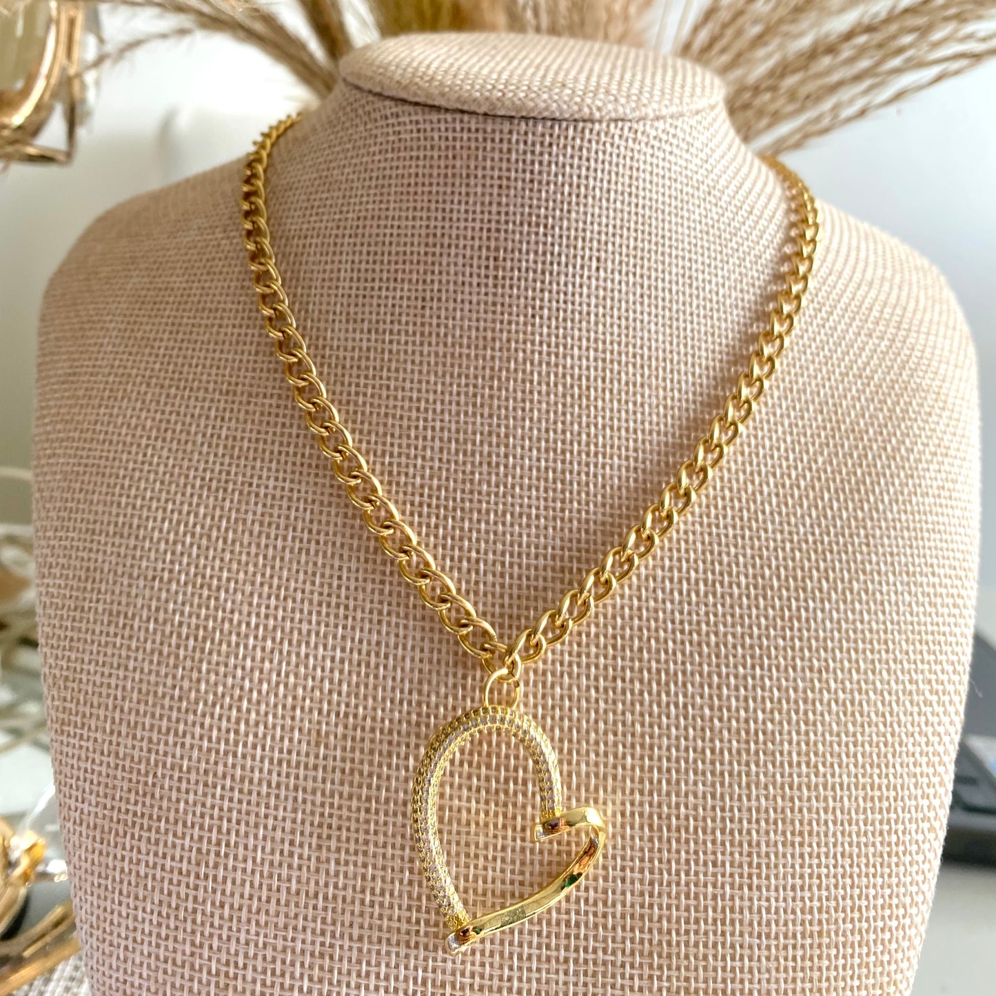 159 Cadena mediana dije corazón grande de circones