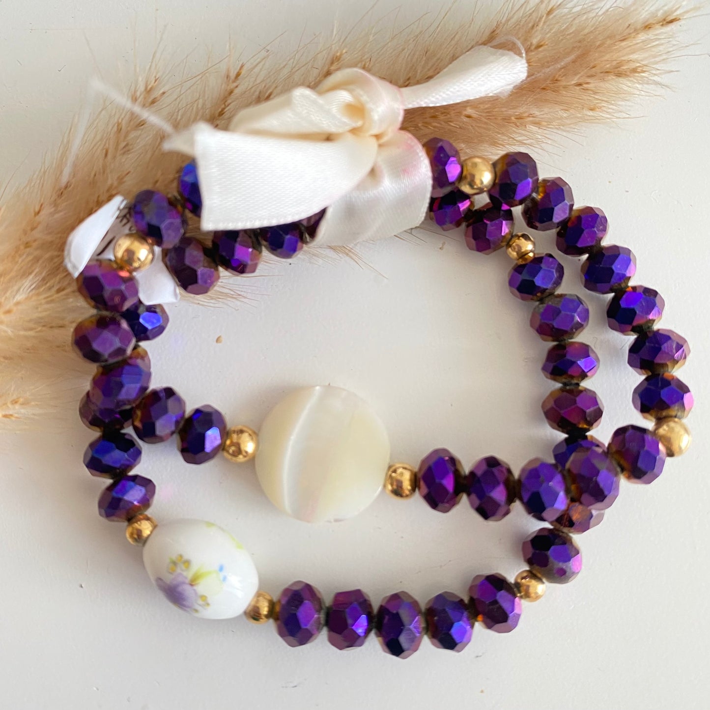 Set Pulseras Cristales Morado Tornasol + Balines Dorados Bañados en Oro + Perlas Blancas