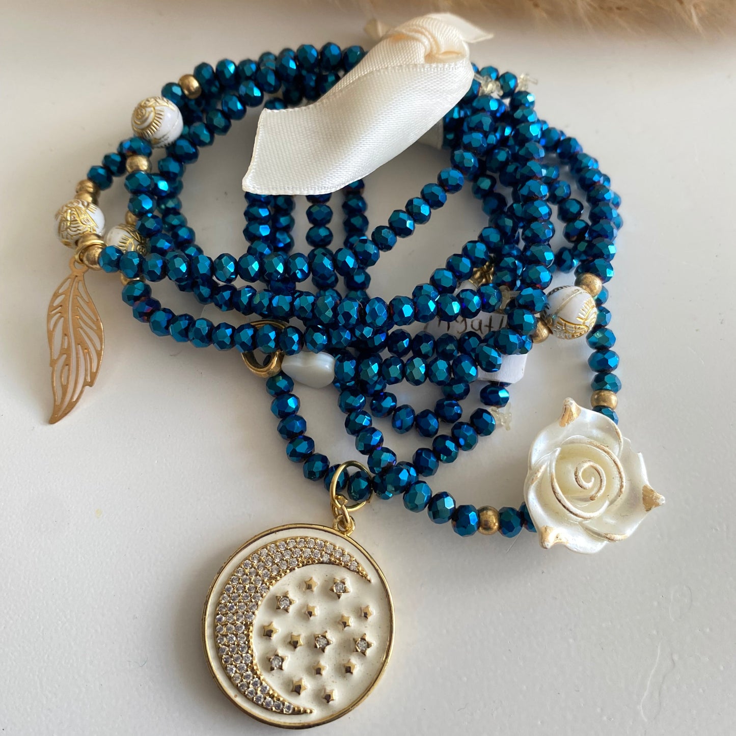 Set Pulseras Cristal Azul Rey Tornasol + dije blancos + balines con Baño de Oro