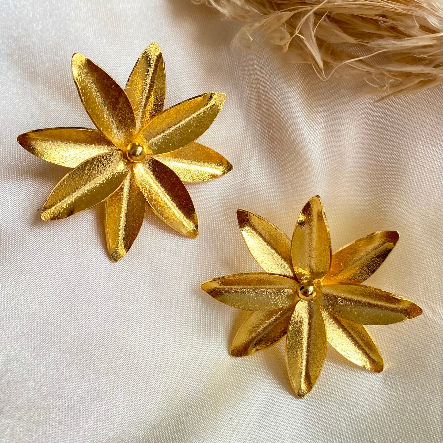 476 Aretes flor de orfebrería