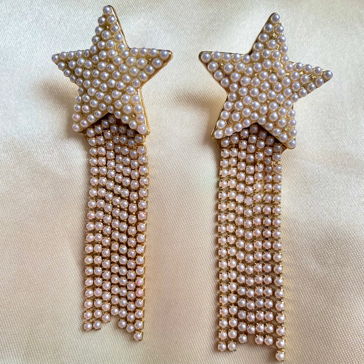 418 Aretes estrella con perlitas y tiras de perlas mostacilla