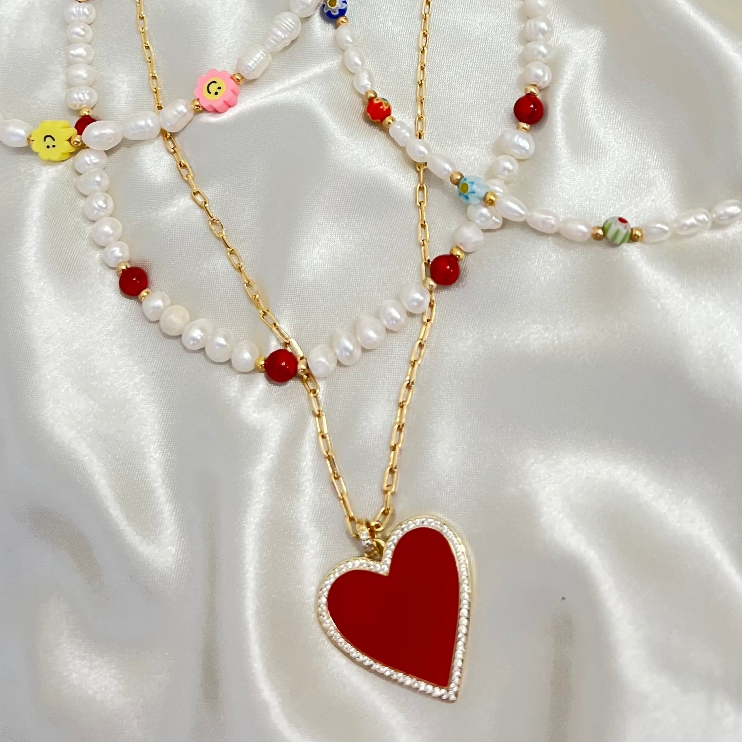 456 Collar doble con dije corazón rojo y perlas