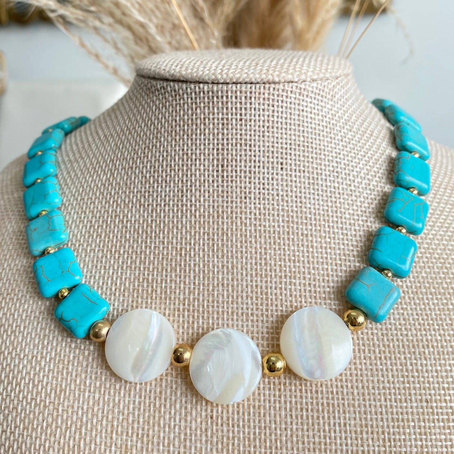 700 Collar Piedras Turquesas y Piedras de Nácar natural