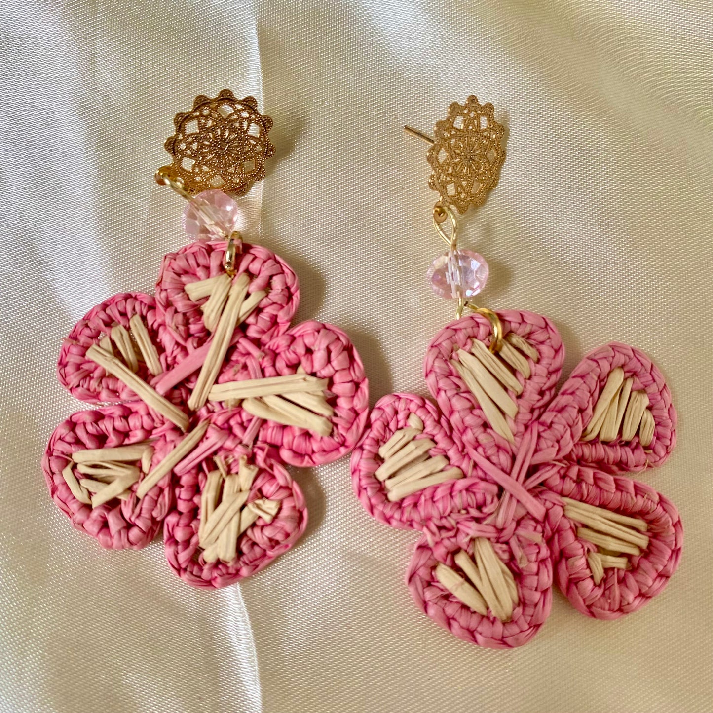 Aretes iraca flor tejida y redondos