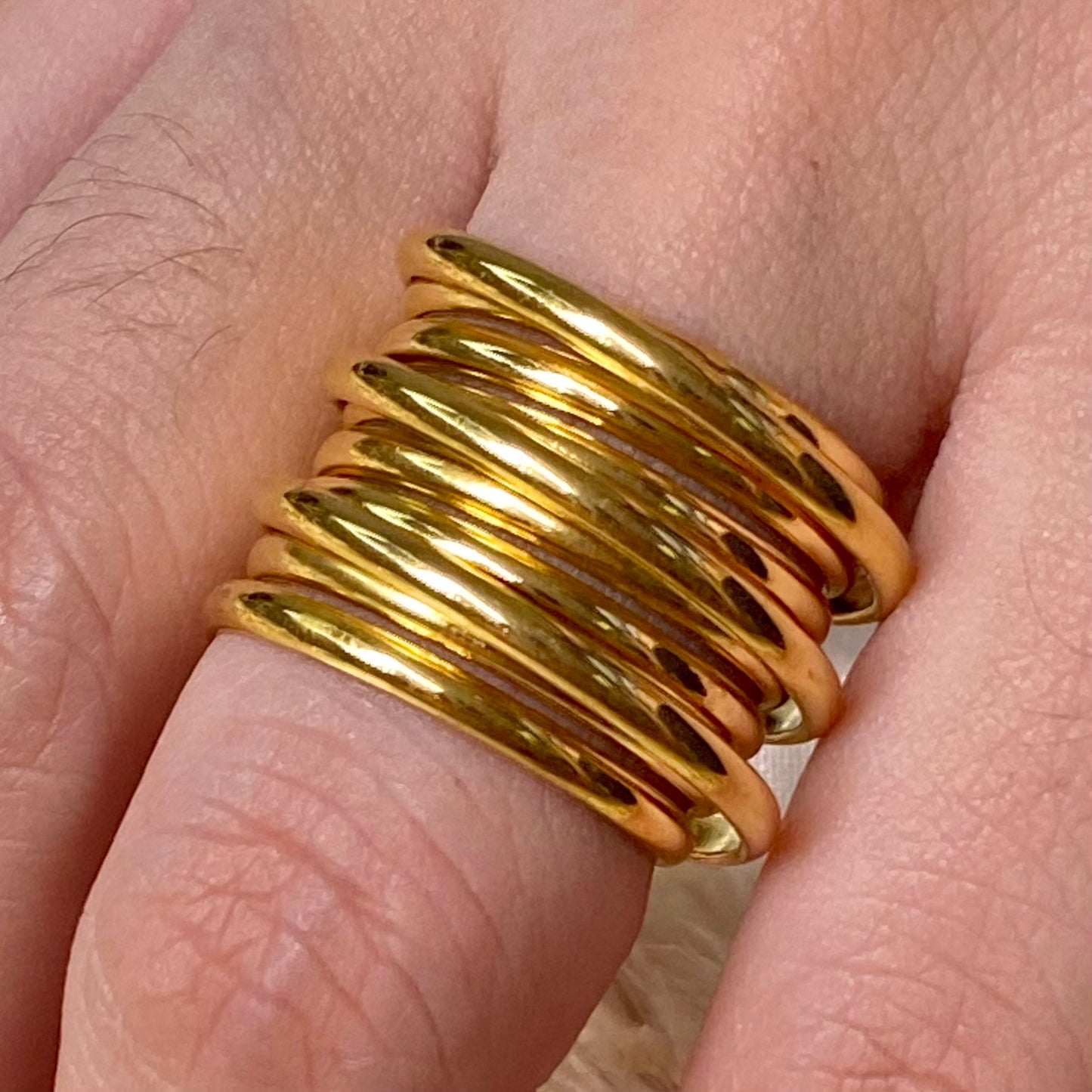 590 Anillo grueso enredado dorado