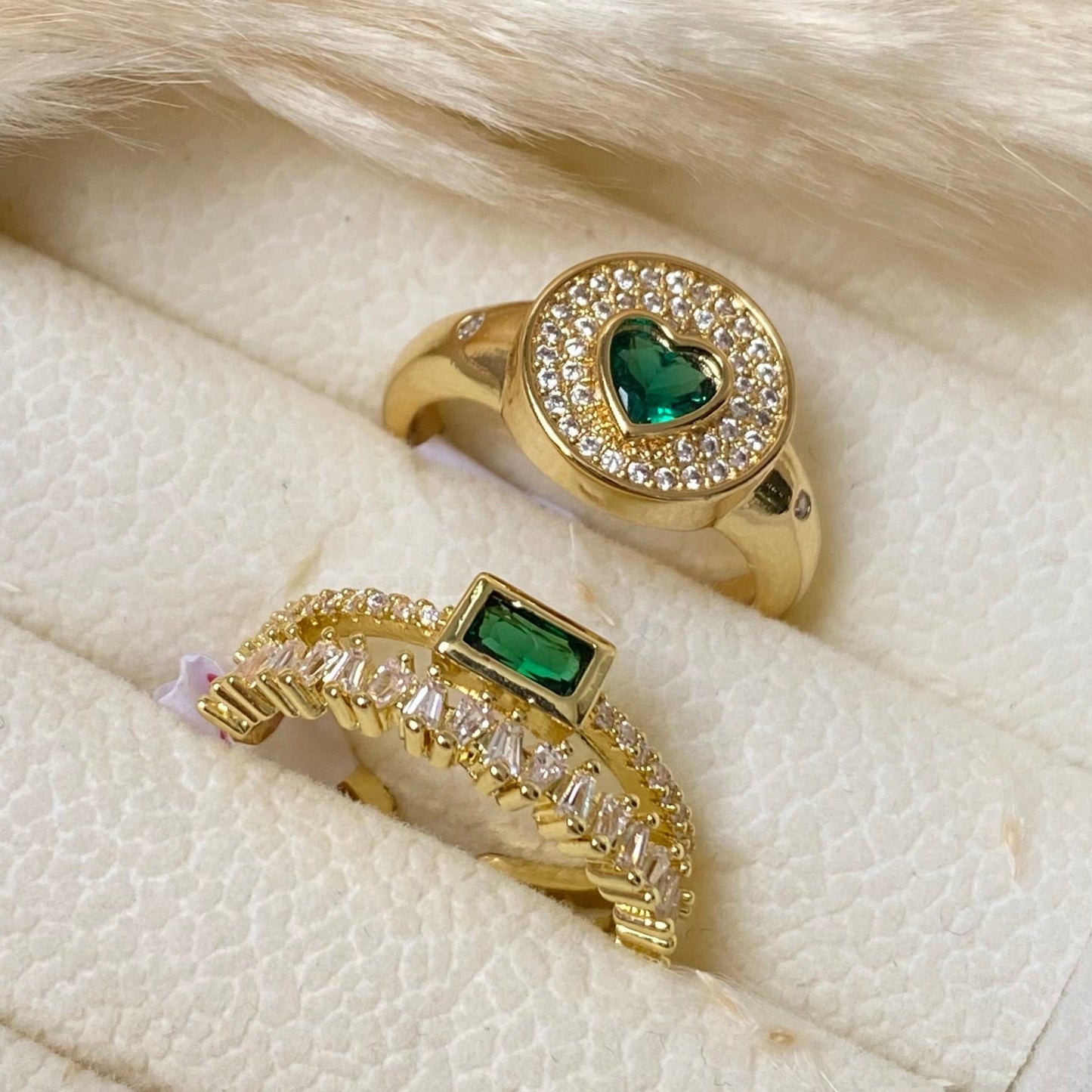 428 Anillo rodio circones forma de corazón y piedra verde