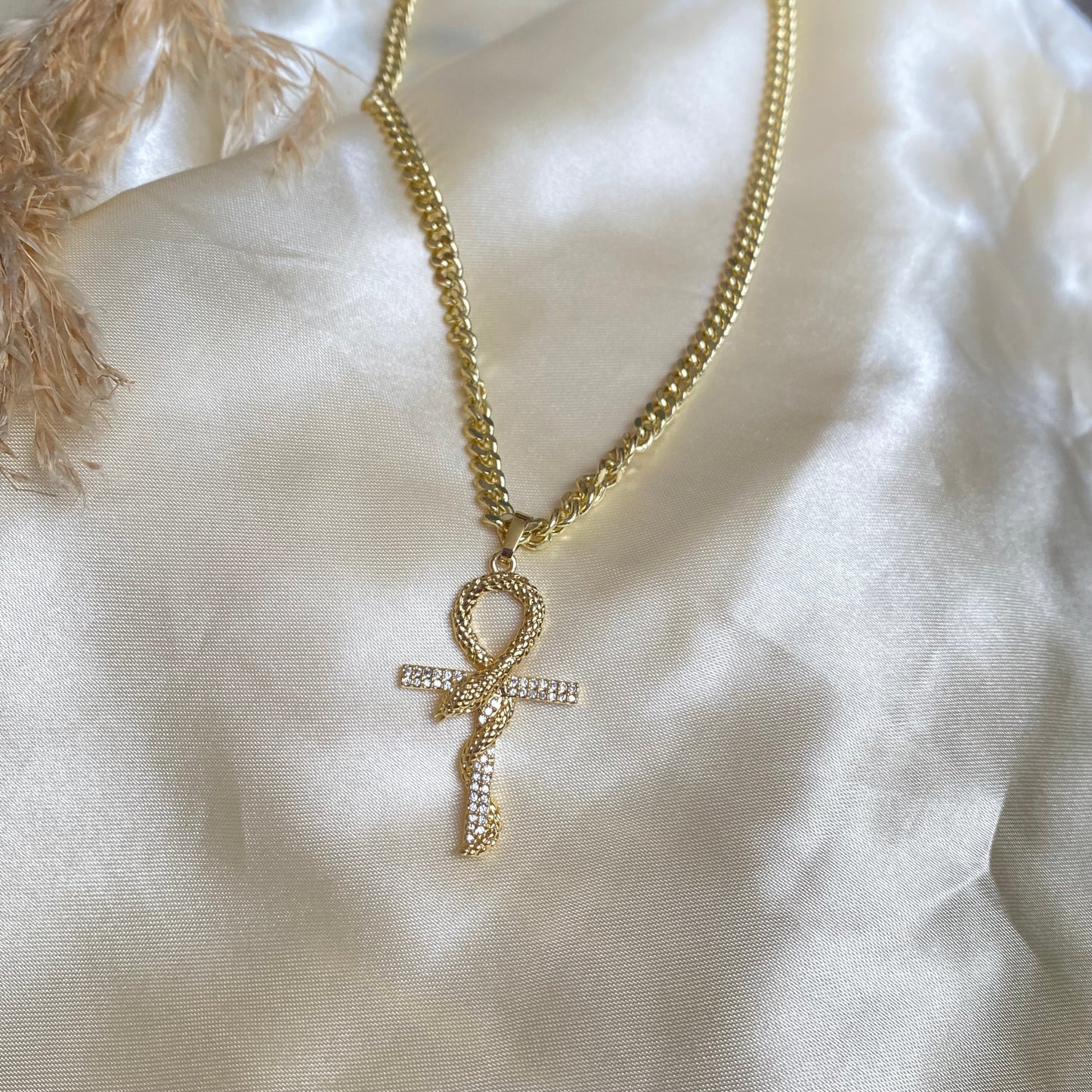 330 Cadena de rodio dije Cruz con serpiente y circones