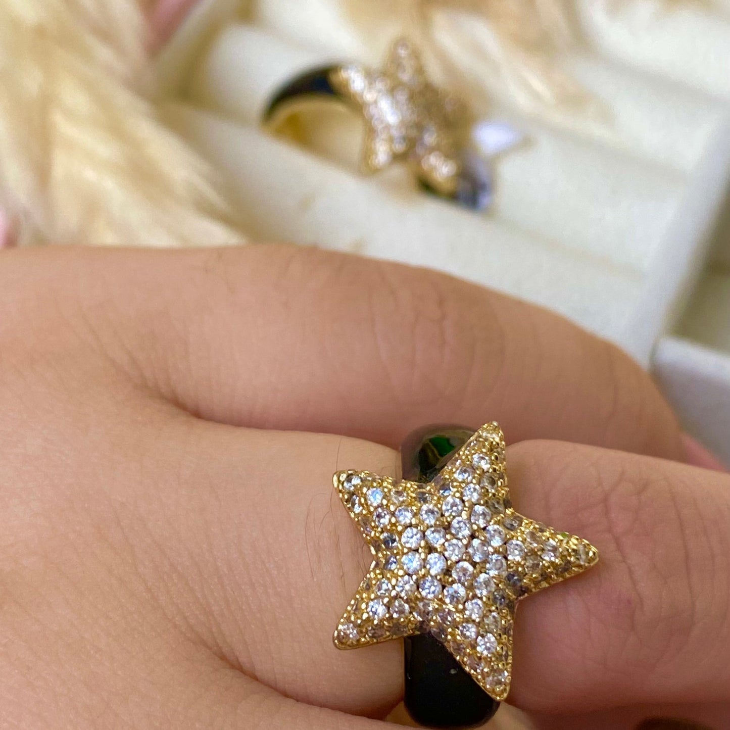 315 Anillo rodio laqueado negro con estrella de circones