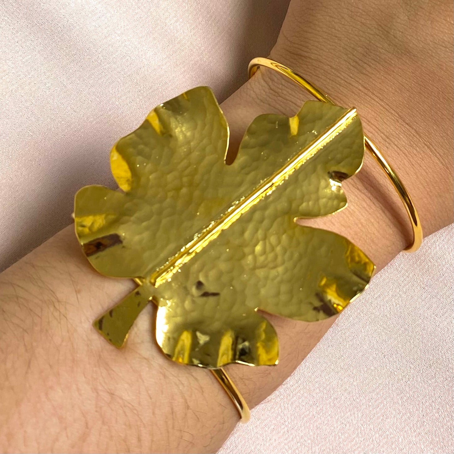 646 Brazalete Hoja Orfebrería / Oro