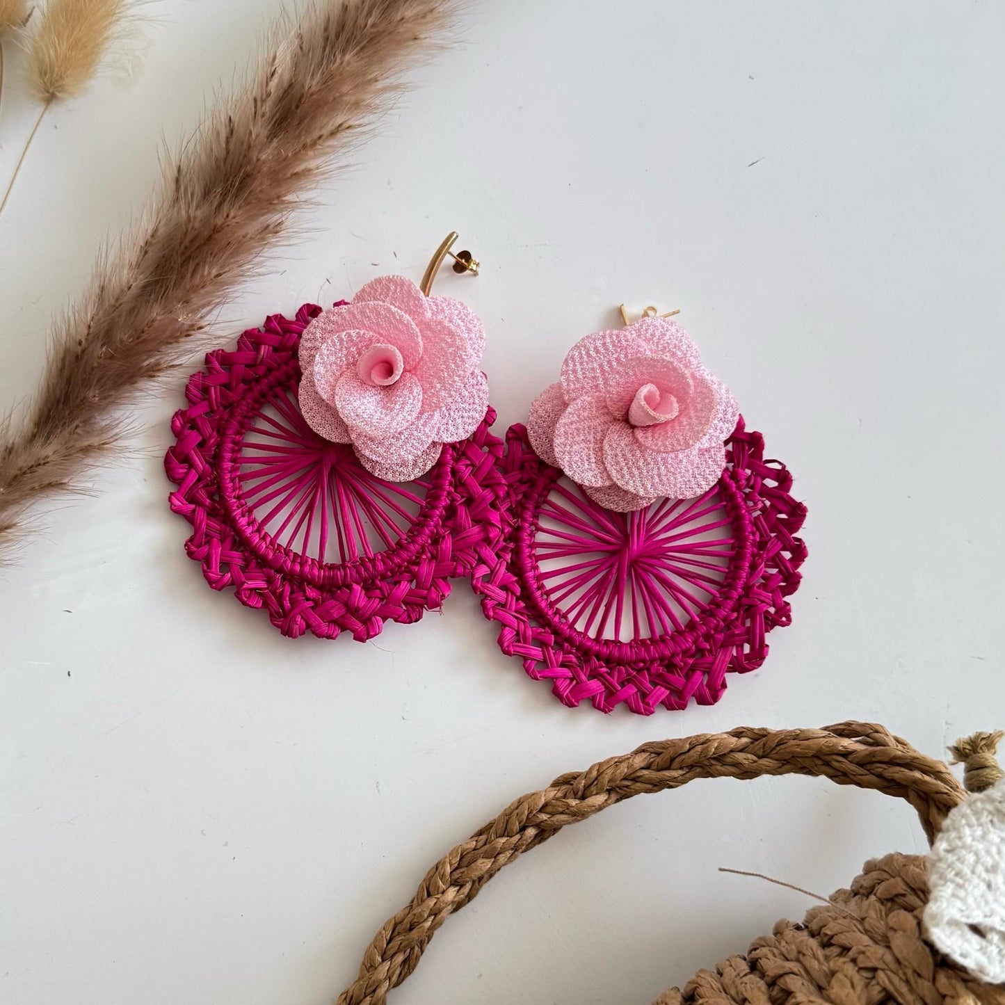 Aretes de Palma de Iraca – Arte y Elegancia Hechos a Mano