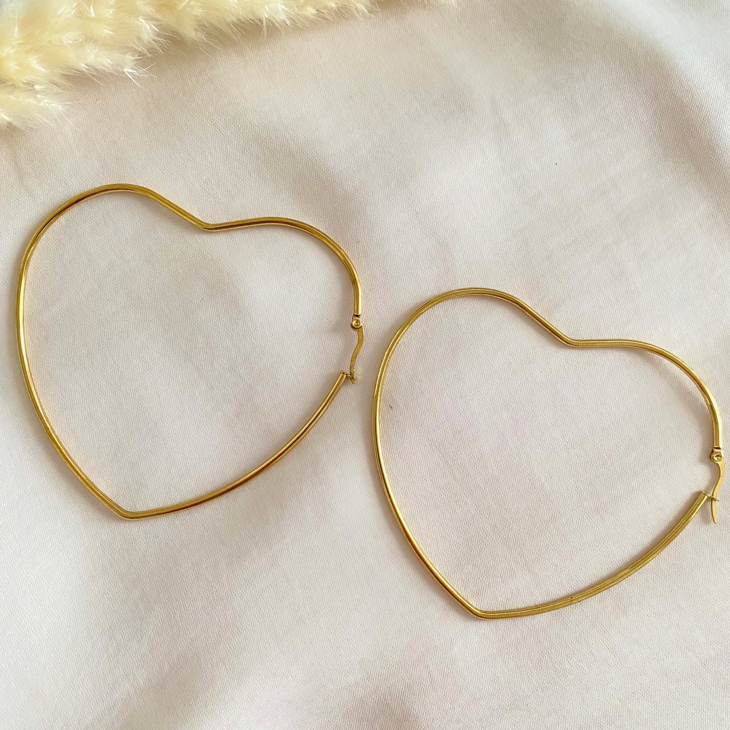 Argollas de acero forma hexagonal y corazón