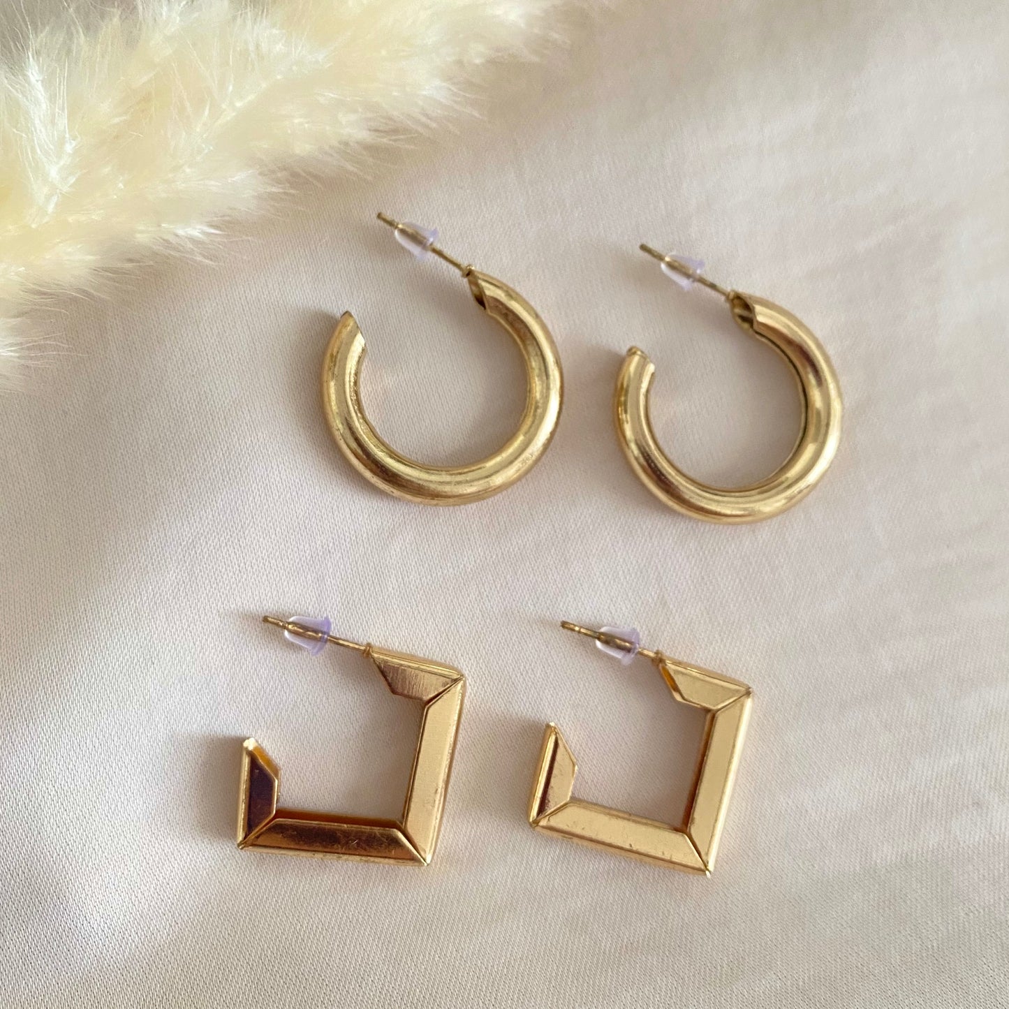 565 Argollas de acero delgadas doradas redondas y cuadradas