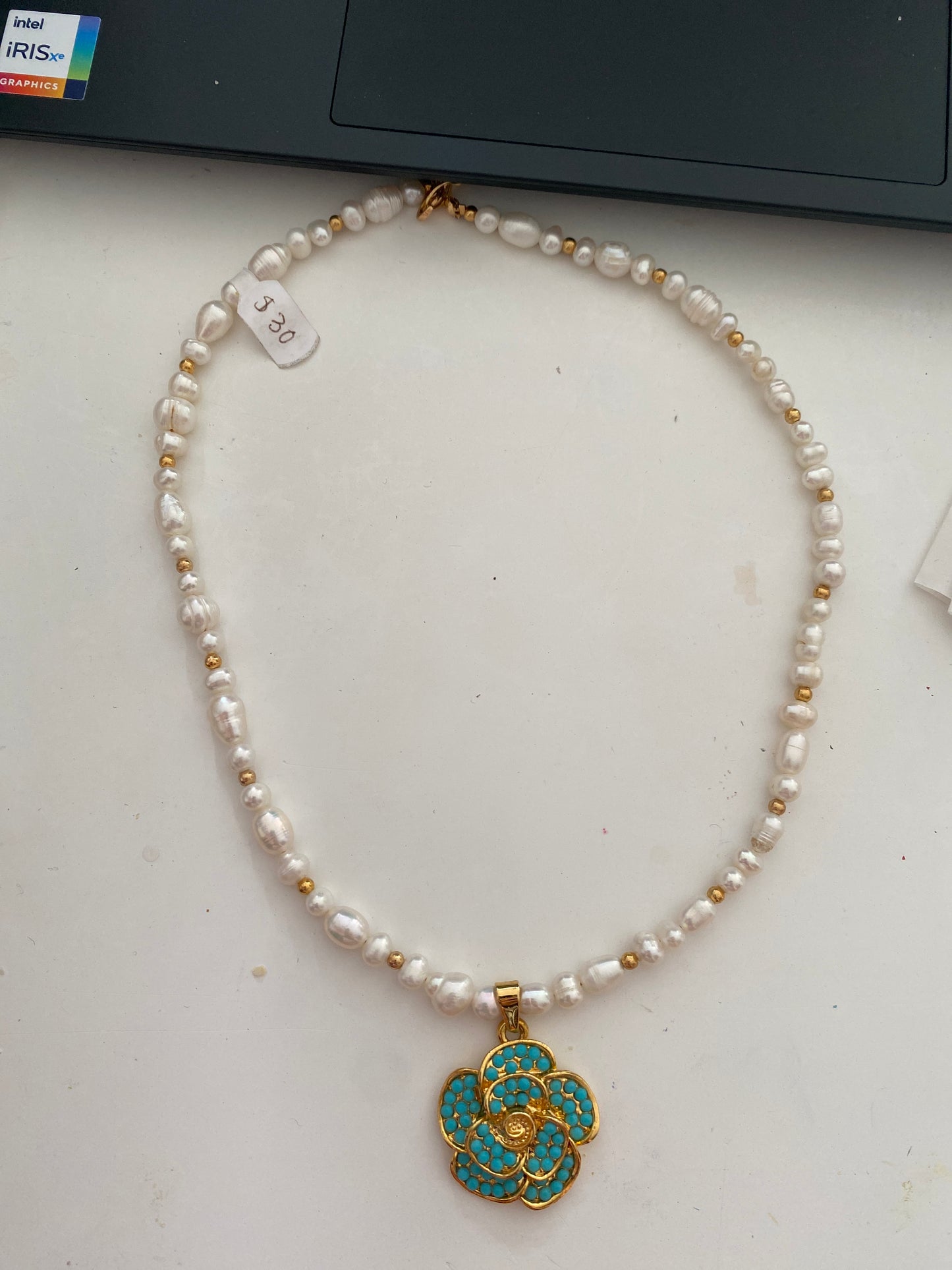 458 Collar de perlas con dije grande de flor turquesa