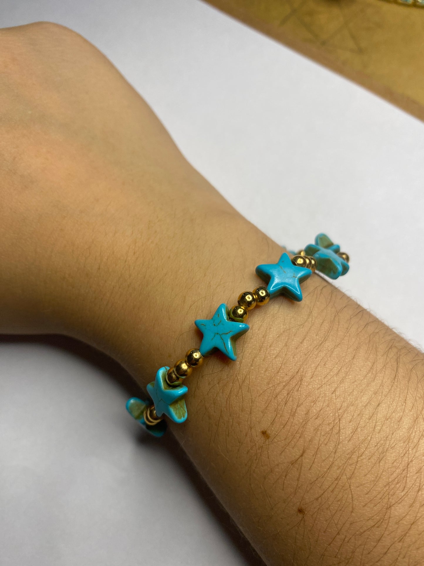 448 Pulsera perlas doradas y dije ojo turco