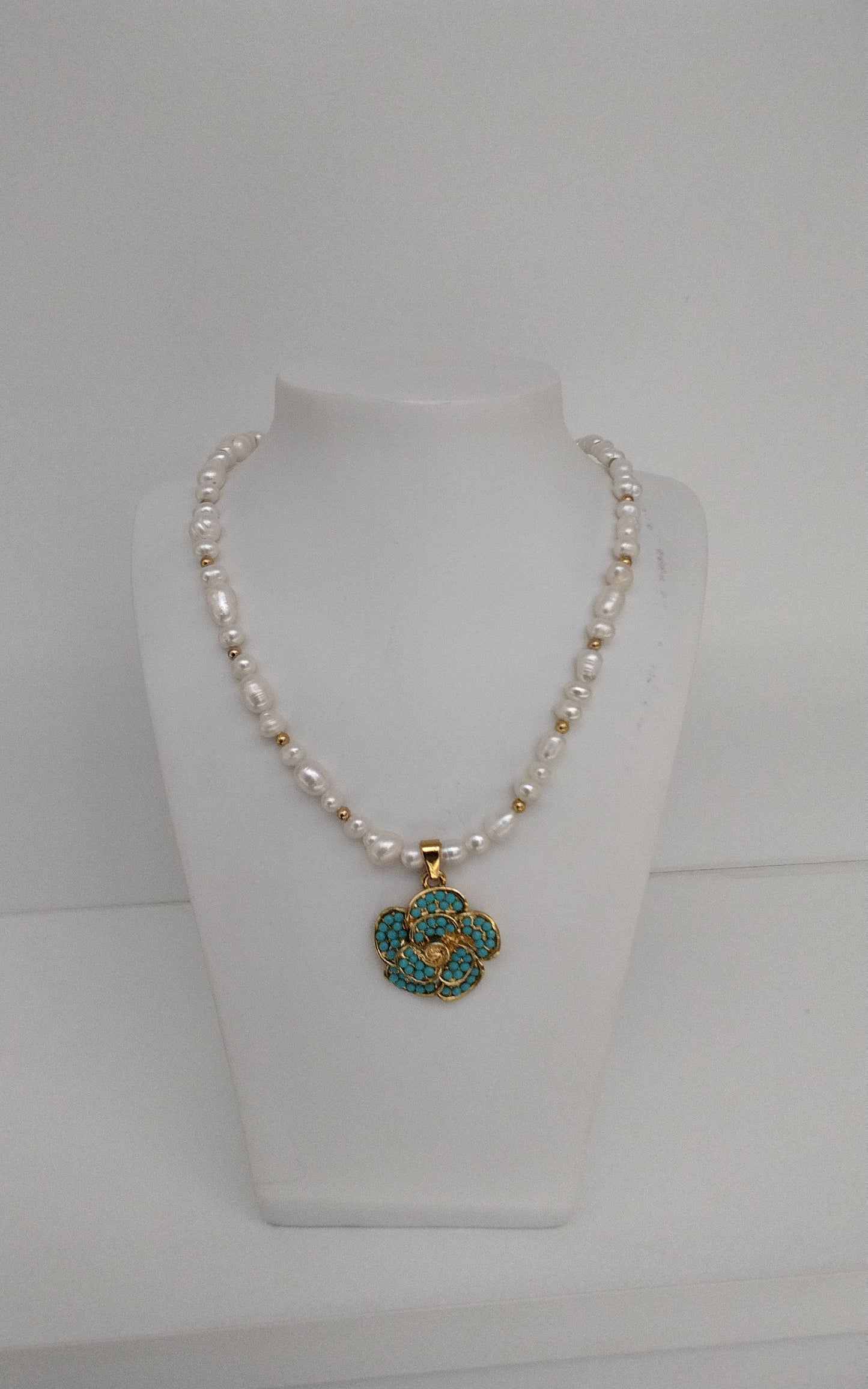 AG113 Collar perlas Cultivadas+ dije rodio flor azul