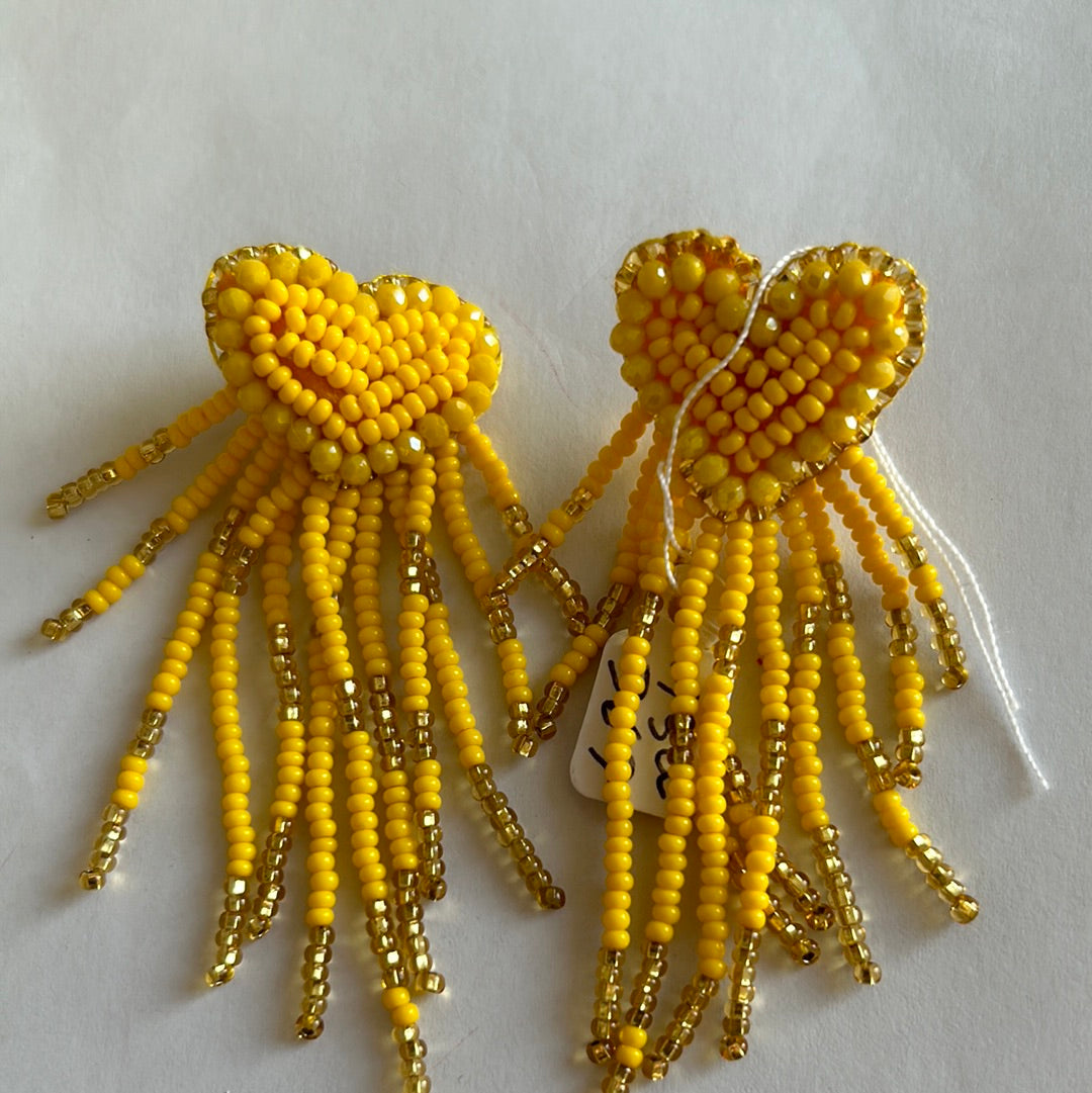 367 Aretes corazón y tiras mostacilla amarillos
