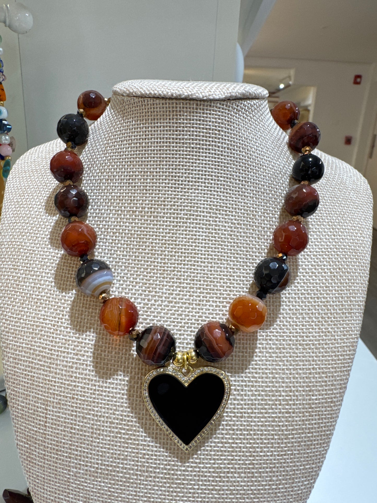 AG705 Collar de piedras naturales multiforma