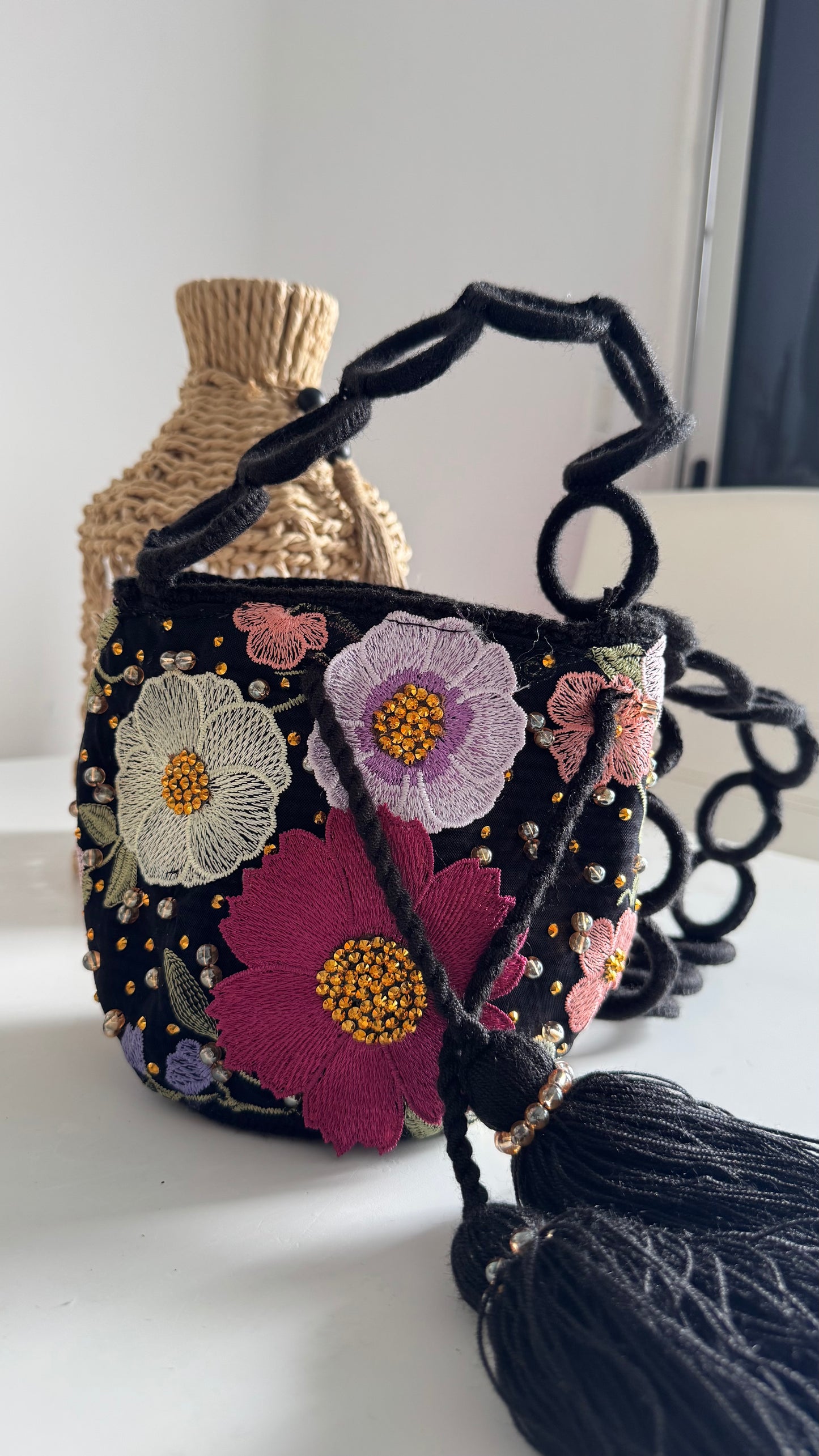 266 Mochilas tejidas con Recamado artesanal