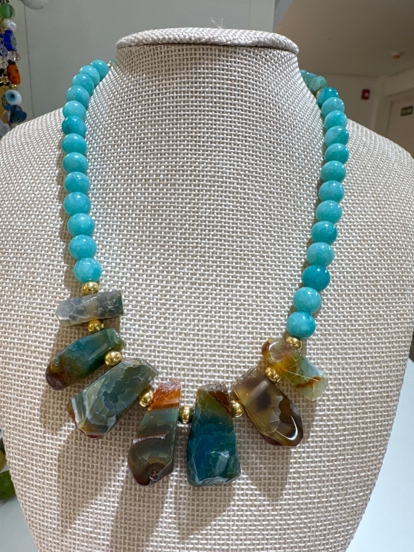 AG705 Collar de piedras naturales multiforma