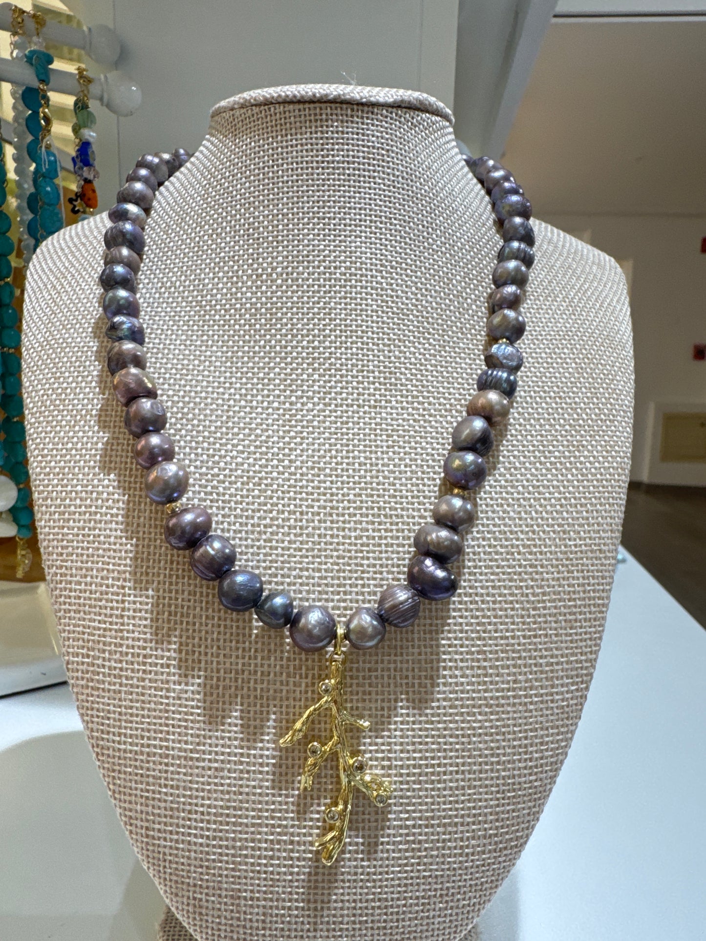 AG110 Collar de perla barroca violeta grande