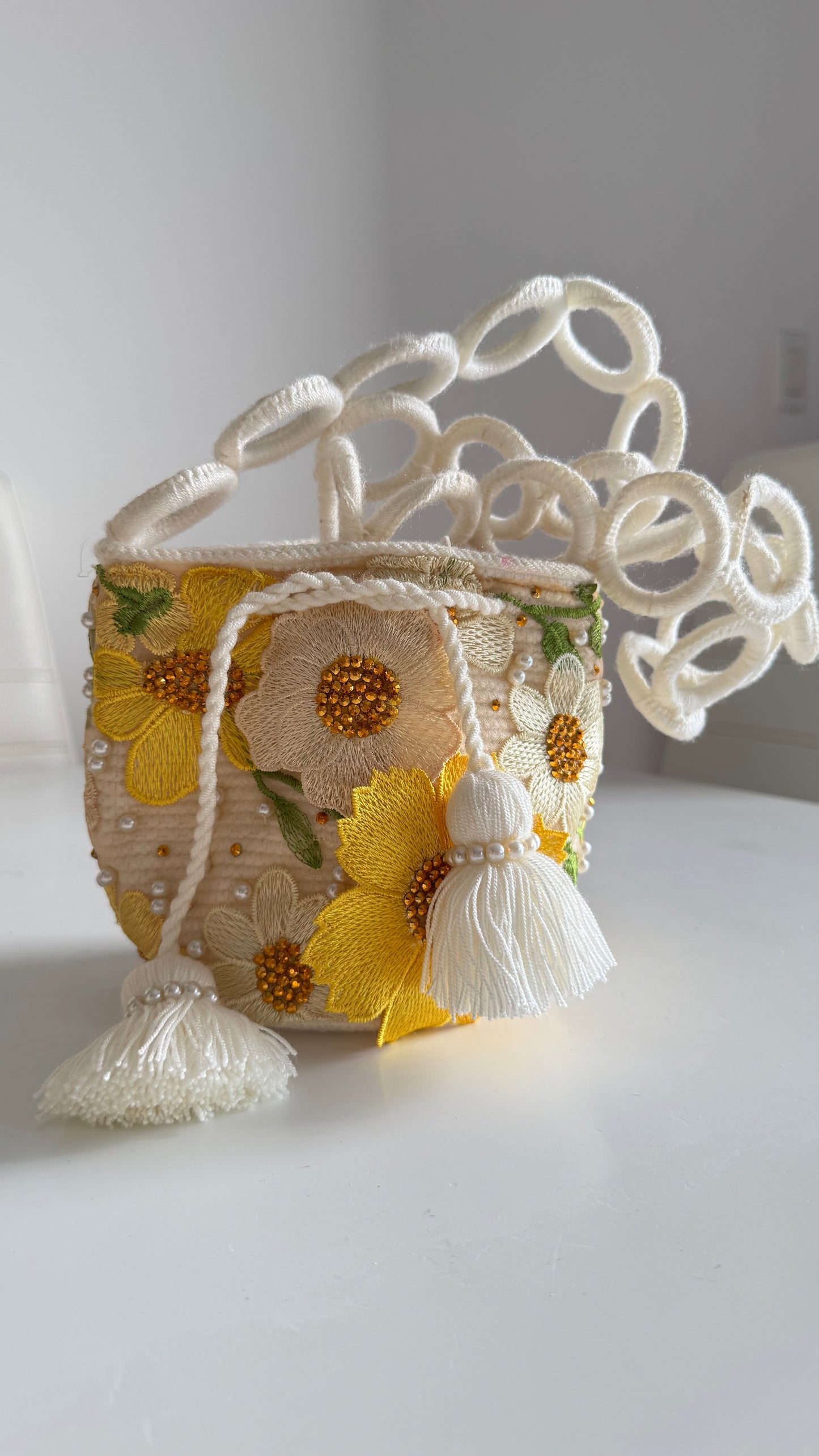 266 Mochilas tejidas con Recamado artesanal