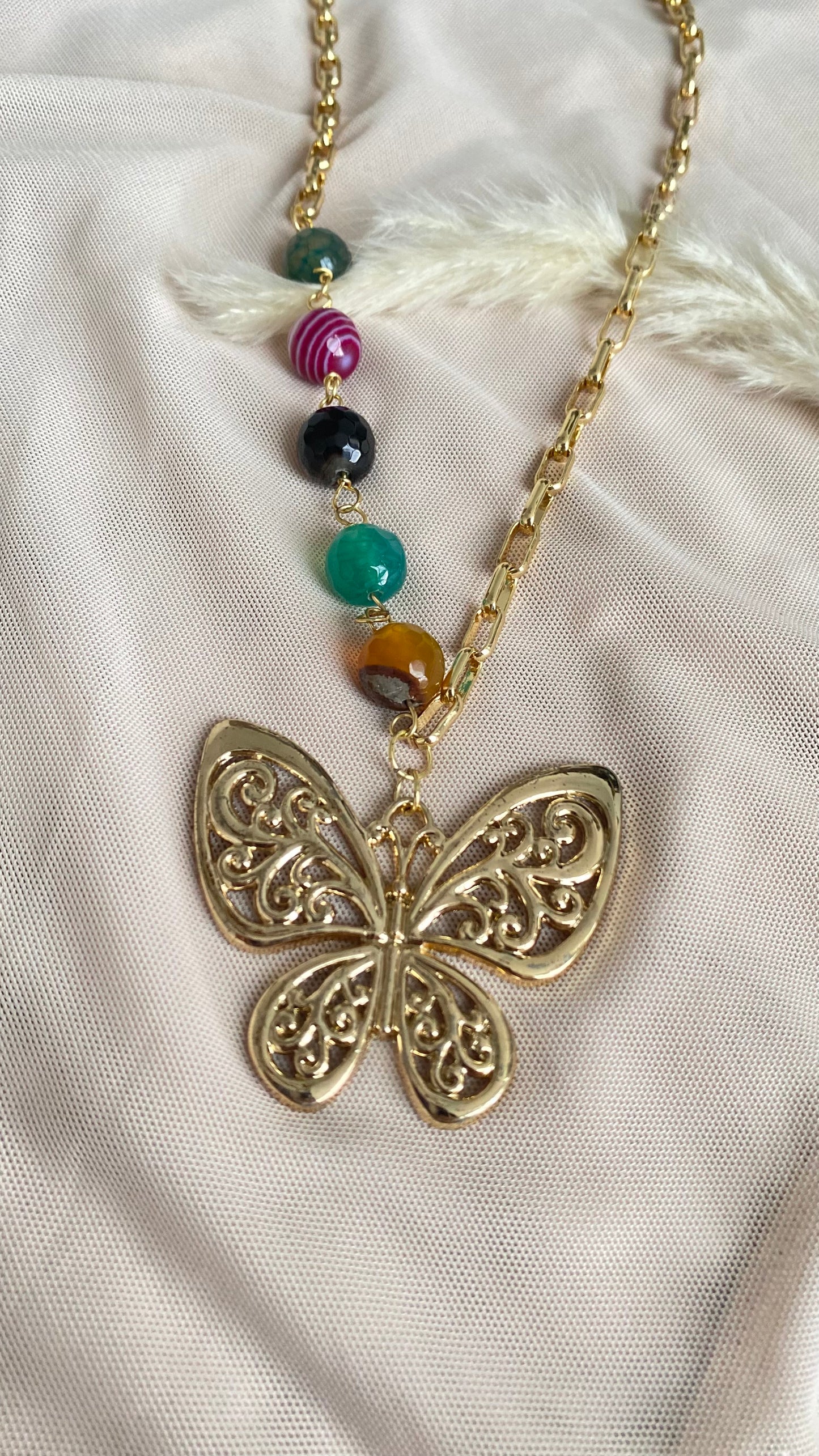 454 Collar con dije grande de mariposa y piedras Agatha