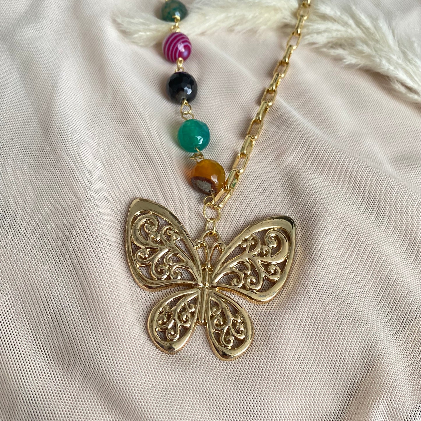 454 Collar con dije grande de mariposa y piedras Agatha